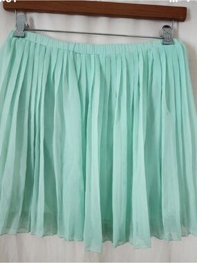 Pleated Mint Chiffon Skirt - Lightweight Women's Skirt